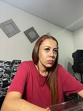 Snapshot of AnnbellaRosse chatting on January 2025 01:04:02 AM AnnbellaRosse online show from January 2025 01:04:02 AM