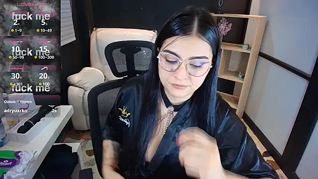 Snapshot of TifanyWhite_ chatting on January 2025 02:27:02 AM TifanyWhite online show from January 2025 02:27:02 AM