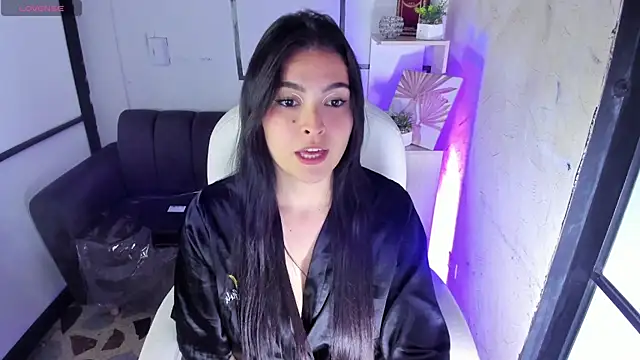 Snapshot of TifanyWhite_ chatting on January 2025 12:05:01 AM TifanyWhite online show from January 2025 12:05:01 AM