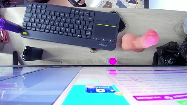 Snapshot of TifanyWhite_ chatting on January 2025 03:15:01 AM TifanyWhite online show from January 2025 03:15:01 AM