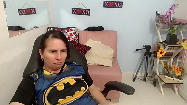 victoria jones online show from November 2025 02:05:01 PM