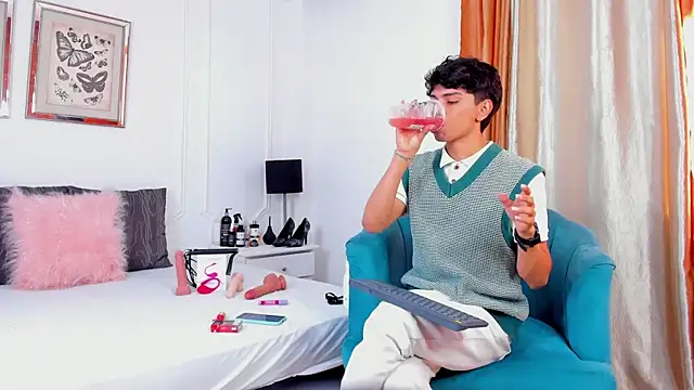 Snapshot of Santy_carrington chatting on January 2025 08:37:01 PM Santy carrington online show from January 2025 08:37:01 PM