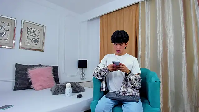 Snapshot of Santy_carrington chatting on February 2025 07:52:02 PM Santy carrington online show from February 2025 07:52:02 PM