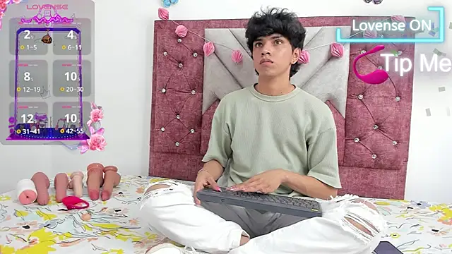 Snapshot of Santy_carrington chatting on March 2025 08:21:02 PM Santy carrington online show from March 2025 08:21:02 PM