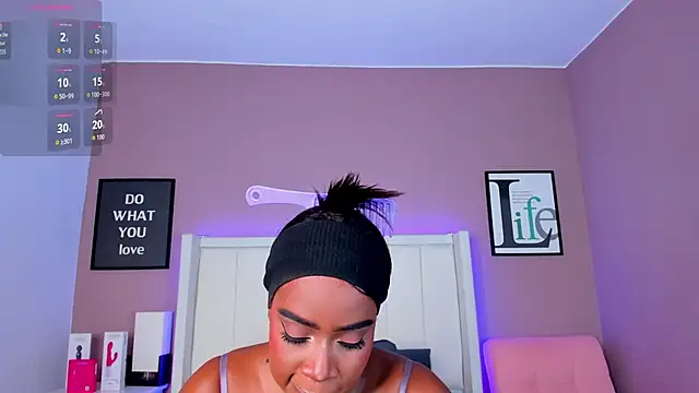 Britanymooree online show from September 2025 07:47:01 PM