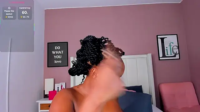 Britanymooree online show from November 2025 07:47:02 PM