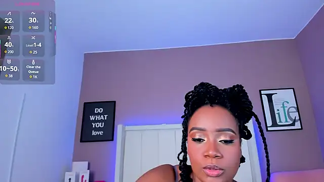 Britanymooree online show from December 2025 07:52:02 PM