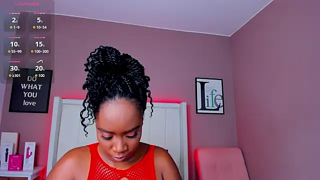 Britanymooree online show from December 2025 08:02:02 PM