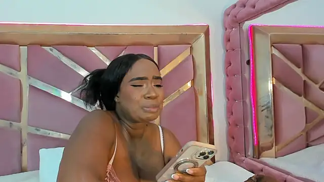 Britanymooree online show from May 2026 01:32:02 AM