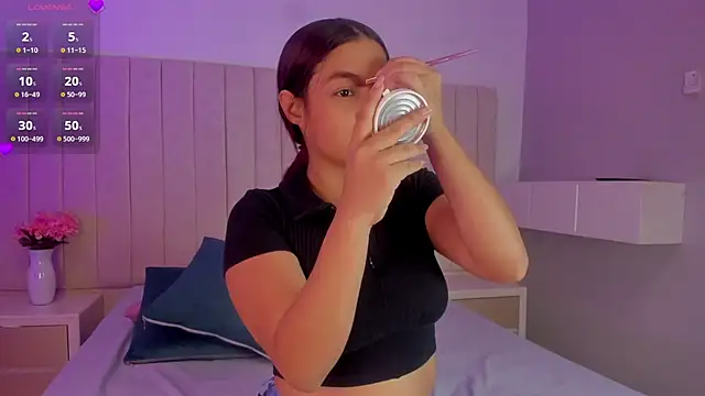 Littleolivia  online show from February 2026 01:18:02 PM