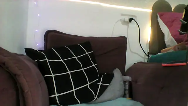 Snapshot of PollyCrush chatting on October 2025 11:37:01 PM PollyCrush online show from October 2025 11:37:01 PM