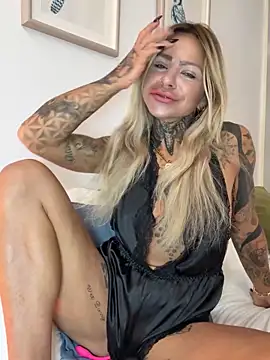 Snapshot of Divina_X_ chatting on October 2025 03:51:02 AM Divina X online show from October 2025 03:51:02 AM