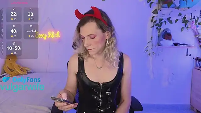 Snapshot of vulgar_wife chatting on November 2025 01:24:01 PM vulgar wife online show from November 2025 01:24:01 PM