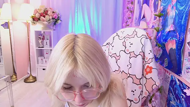 Coconut Mia online show from September 2025 03:00:02 PM