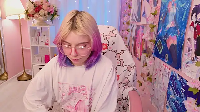 Coconut Mia online show from November 2025 05:00:02 PM