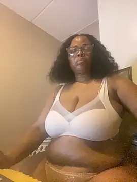 Snapshot of Nomthie chatting on September 2025 07:37:02 PM Nomthie online show from September 2025 07:37:02 PM