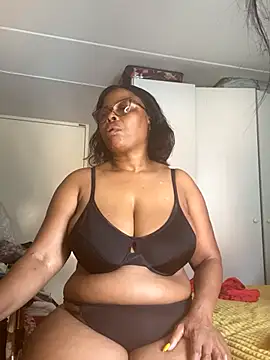 Snapshot of Nomthie chatting on October 2025 01:21:02 PM Nomthie online show from October 2025 01:21:02 PM