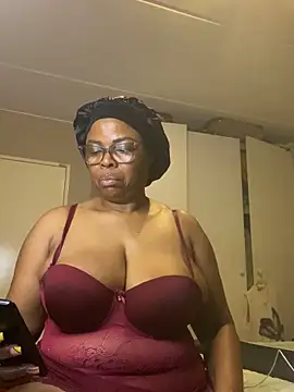 Snapshot of Nomthie chatting on October 2025 09:21:02 PM Nomthie online show from October 2025 09:21:02 PM