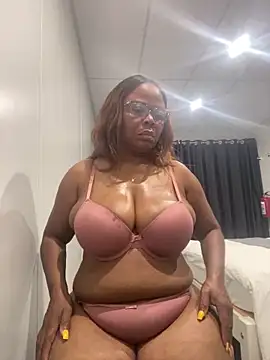 Snapshot of Nomthie chatting on November 2025 08:29:01 PM Nomthie online show from November 2025 08:29:01 PM