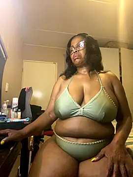 Snapshot of Nomthie chatting on November 2025 08:52:01 PM Nomthie online show from November 2025 08:52:01 PM