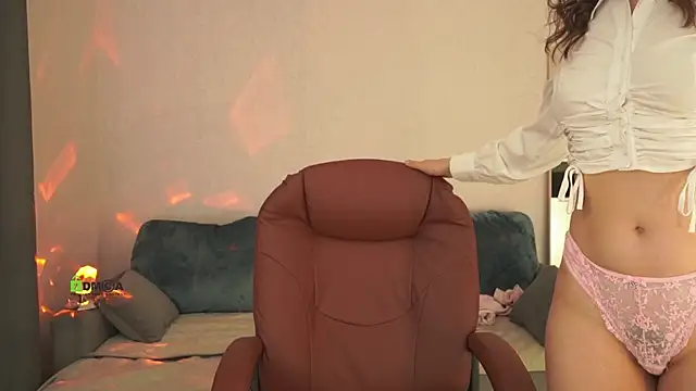 Snapshot of Victoria1Love chatting on February 2025 02:58:01 AM Victoria1Love online show from February 2025 02:58:01 AM