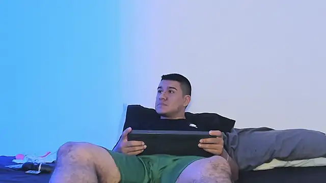 Snapshot of evanandsunny chatting on October 2025 11:35:02 PM evanandsunny online show from October 2025 11:35:02 PM