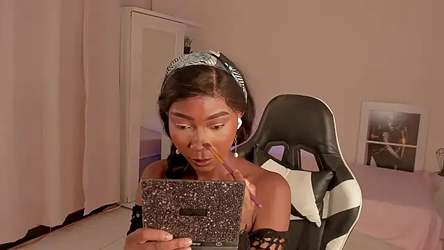 Snapshot of SavannahWildee chatting on December 2024 07:43:02 PM SavannahWildee online show from December 2024 07:43:02 PM