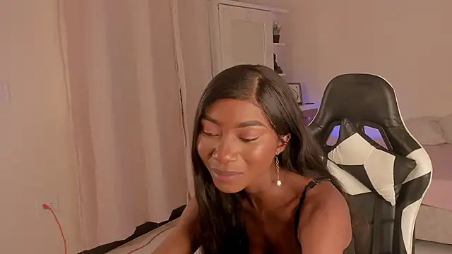 Snapshot of SavannahWildee chatting on December 2024 08:15:01 PM SavannahWildee online show from December 2024 08:15:01 PM