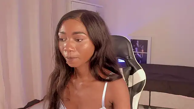 Snapshot of SavannahWildee chatting on December 2024 09:28:01 PM SavannahWildee online show from December 2024 09:28:01 PM