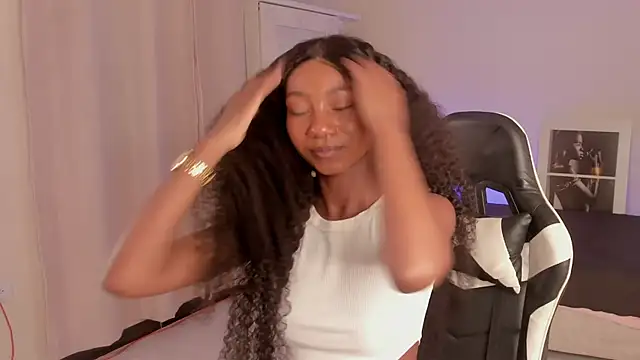 Snapshot of SavannahWildee chatting on December 2024 09:25:02 PM SavannahWildee online show from December 2024 09:25:02 PM