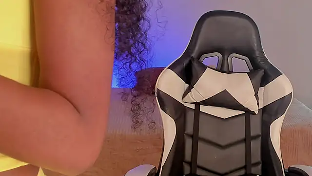 Snapshot of SavannahWildee chatting on January 2025 02:13:01 PM SavannahWildee online show from January 2025 02:13:01 PM