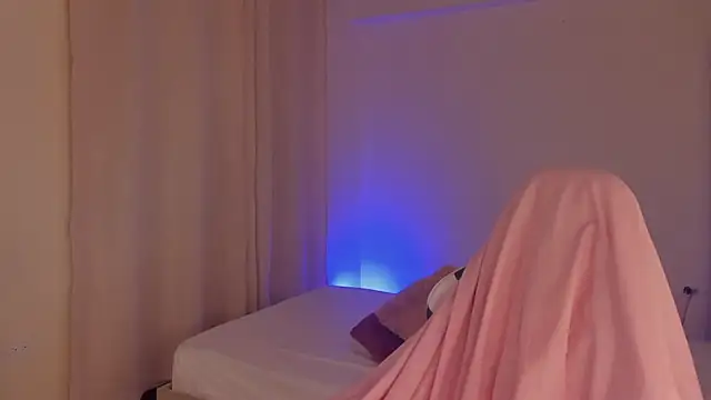 Snapshot of SavannahWildee chatting on February 2025 06:44:01 PM SavannahWildee online show from February 2025 06:44:01 PM