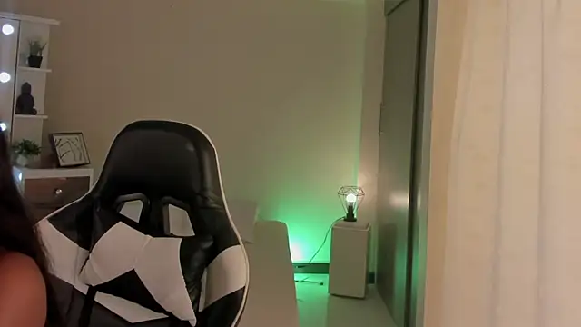 Snapshot of SavannahWildee chatting on March 2025 02:32:01 PM SavannahWildee online show from March 2025 02:32:01 PM