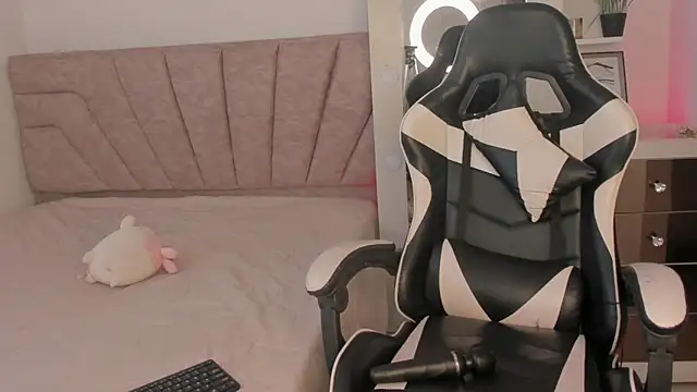 Snapshot of SavannahWildee chatting on October 2025 01:22:01 PM SavannahWildee online show from October 2025 01:22:01 PM