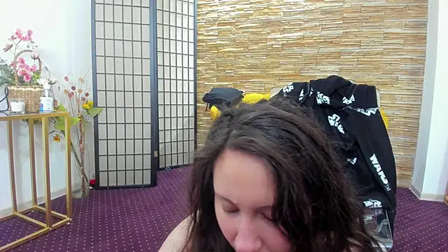 AishaRouhi online show from November 2025 01:01:01 PM