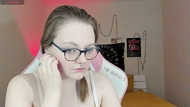 Snapshot of BebKonie chatting on January 2025 03:54:02 PM BebKonie online show from January 2025 03:54:02 PM