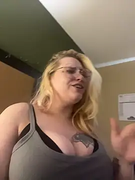 Lalalynn online show from April 2026 06:58:02 PM