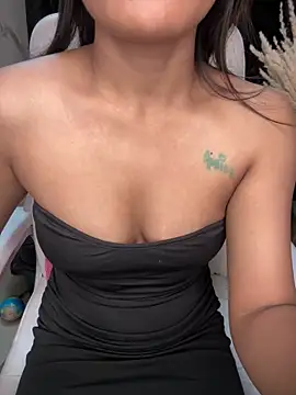 LeisyXO online show from January 2025 01:05:02 AM