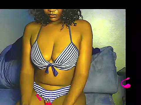 Snapshot of lilylovexx chatting on December 2025 03:44:01 AM lilylovexx online show from December 2025 03:44:01 AM