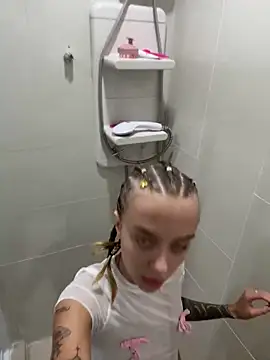 Snapshot of enjoy_my_beauty chatting on December 2024 04:34:02 AM enjoy my beauty online show from December 2024 04:34:02 AM