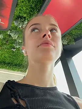 Snapshot of enjoy_my_beauty chatting on January 2025 04:39:02 AM enjoy my beauty online show from January 2025 04:39:02 AM