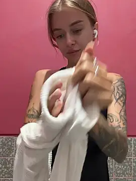 Snapshot of enjoy_my_beauty chatting on January 2025 07:29:01 AM enjoy my beauty online show from January 2025 07:29:01 AM