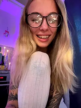 Snapshot of enjoy_my_beauty chatting on September 2025 06:04:02 AM enjoy my beauty online show from September 2025 06:04:02 AM