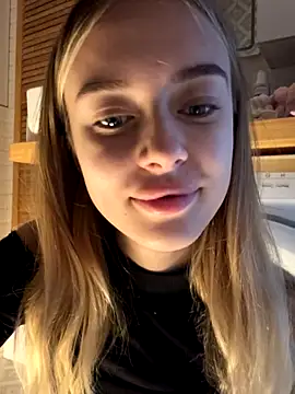 Snapshot of enjoy_my_beauty chatting on September 2025 05:44:02 AM enjoy my beauty online show from September 2025 05:44:02 AM