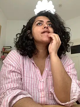 Snapshot of Curvydesifromgermany chatting on October 2025 10:37:02 AM Curvydesifromgermany online show from October 2025 10:37:02 AM