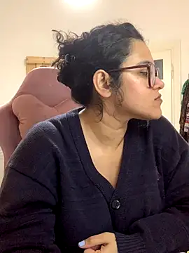 Curvydesifromgermany online show from November 2025 03:23:02 PM