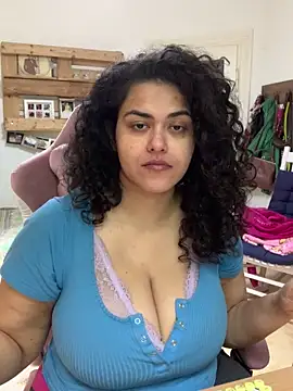 Snapshot of Curvydesifromgermany chatting on May 2026 02:01:02 PM Curvydesifromgermany online show from May 2026 02:01:02 PM