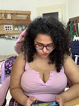 Snapshot of Curvydesifromgermany chatting on June 2026 02:28:02 PM Curvydesifromgermany online show from June 2026 02:28:02 PM