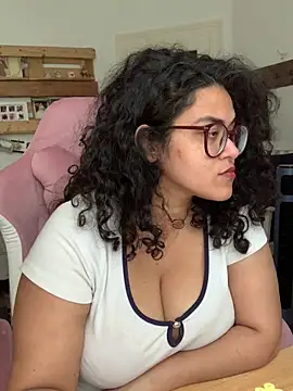 Snapshot of Curvydesifromgermany chatting on June 2026 01:48:02 PM Curvydesifromgermany online show from June 2026 01:48:02 PM