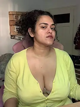 Snapshot of Curvydesifromgermany chatting on June 2026 03:27:01 PM Curvydesifromgermany online show from June 2026 03:27:01 PM